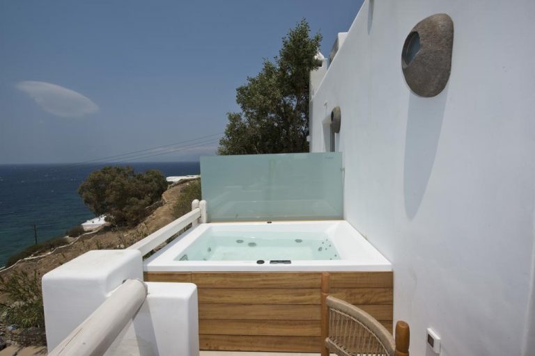 Deluxe Suite Hot Tube